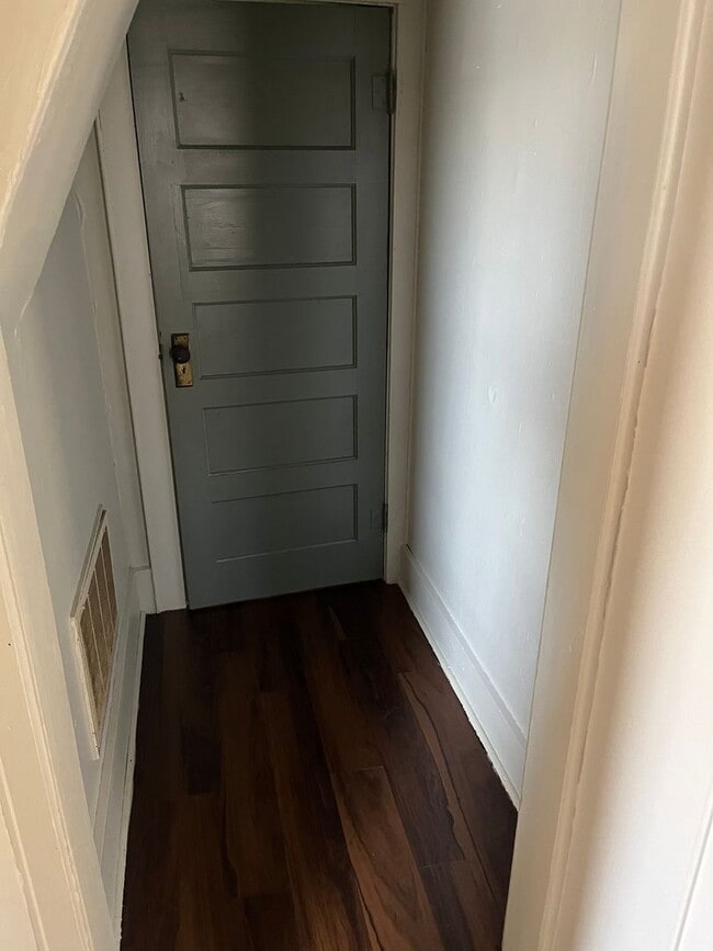 Building Photo - $595 - 1 bed 1 bath - Single Family Home
