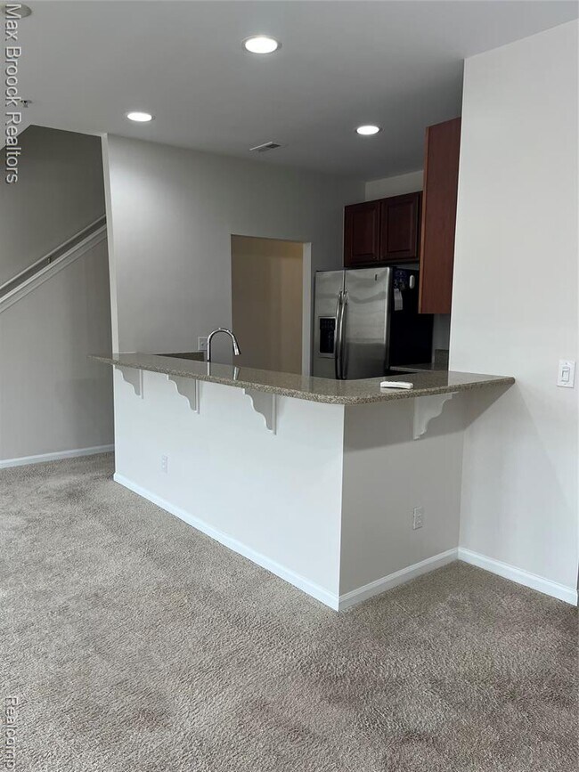 Building Photo - 3255 Camden Dr