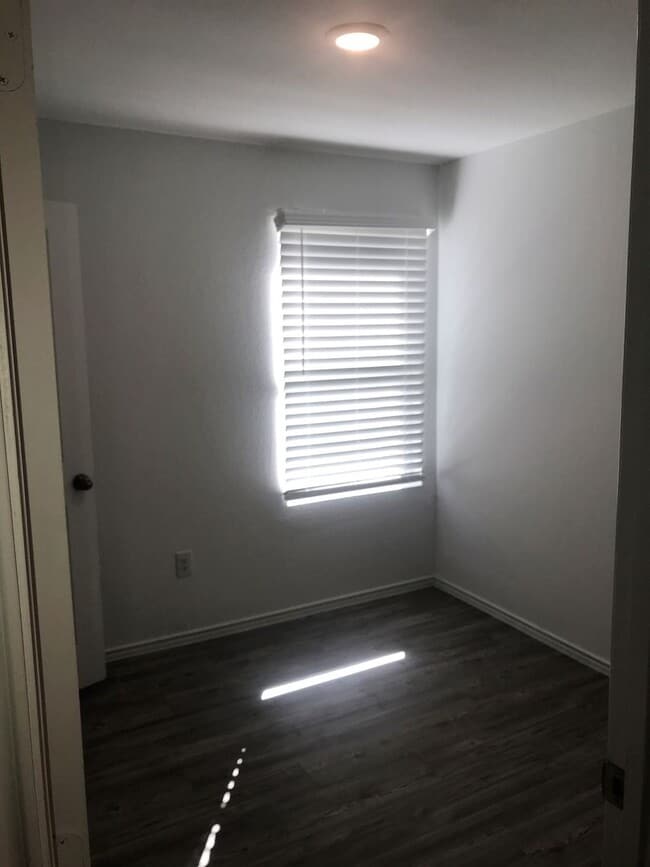 Building Photo - Beautiful home with great amenities!