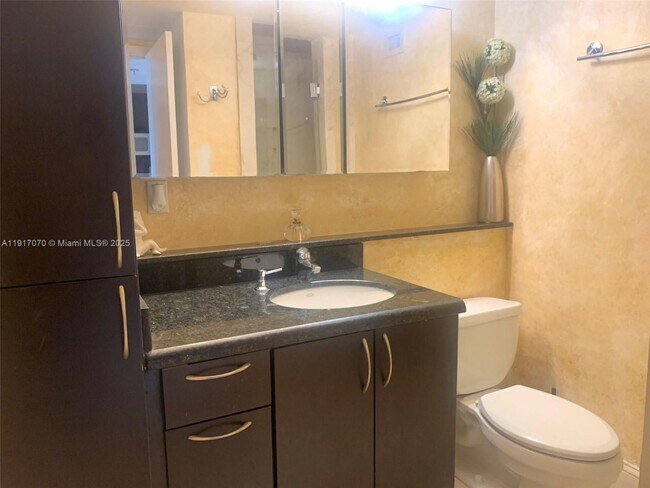 Building Photo - 100 Lincoln Rd