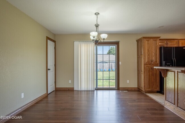 Building Photo - 715 Derek Ct