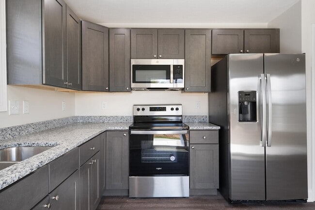 Building Photo - 455 Skylar Dr