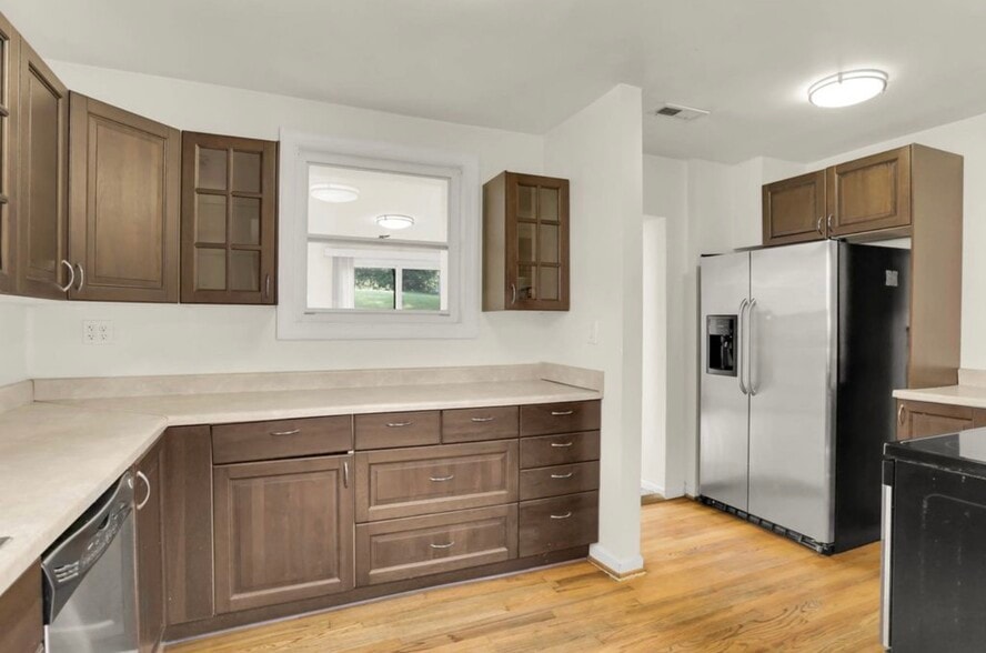 Kitchen - 3405 Rutgers St