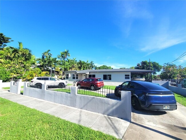 Building Photo - 8839 SW 28th St