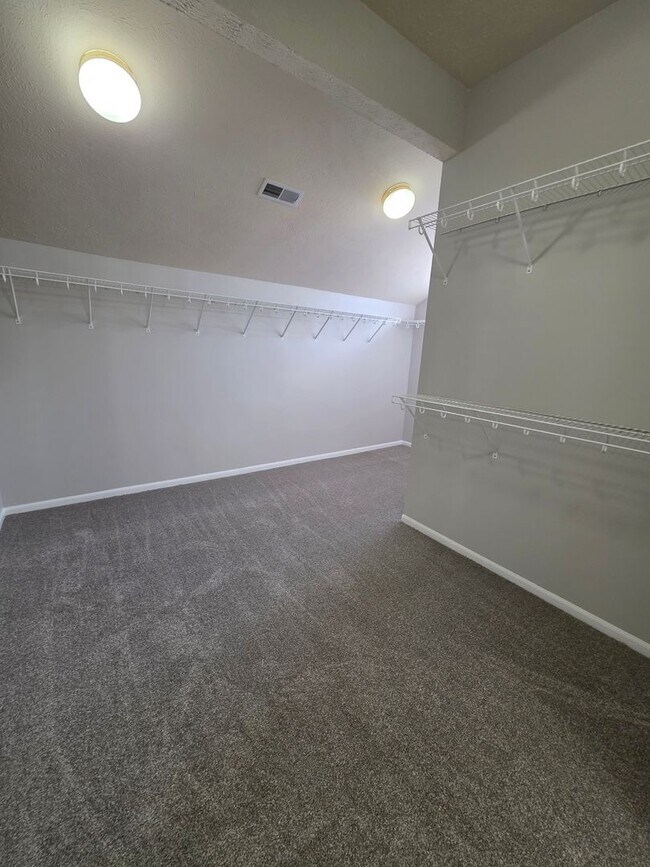 Building Photo - Primary Bedroom of Your Dreams! 3 bedroom/3 bathroom/3 car garage