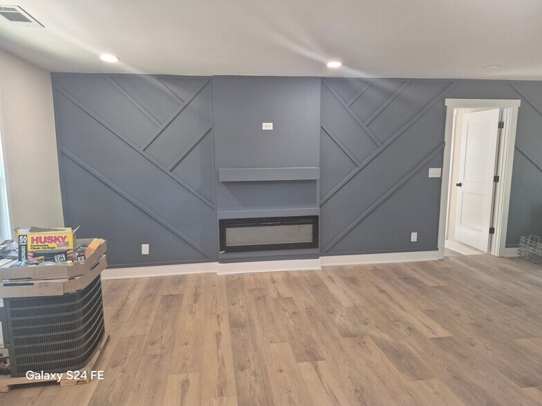 Building Photo - 120 N Williams St