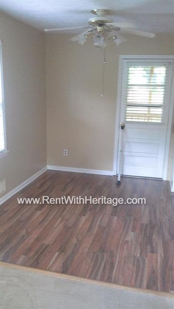 Building Photo - Amazing 4 Bedroom/ 2 Bath Home / Bonus Roo...