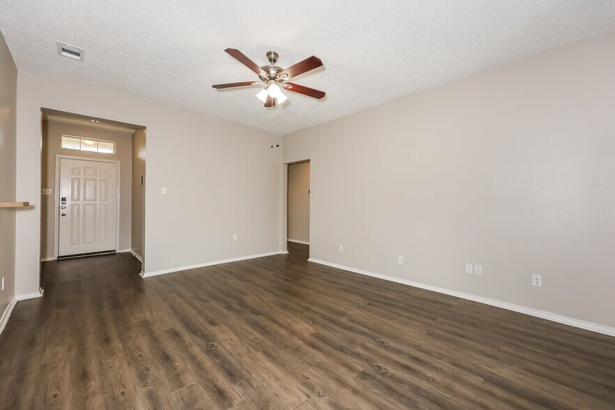 Building Photo - 1433 Spicewood Dr