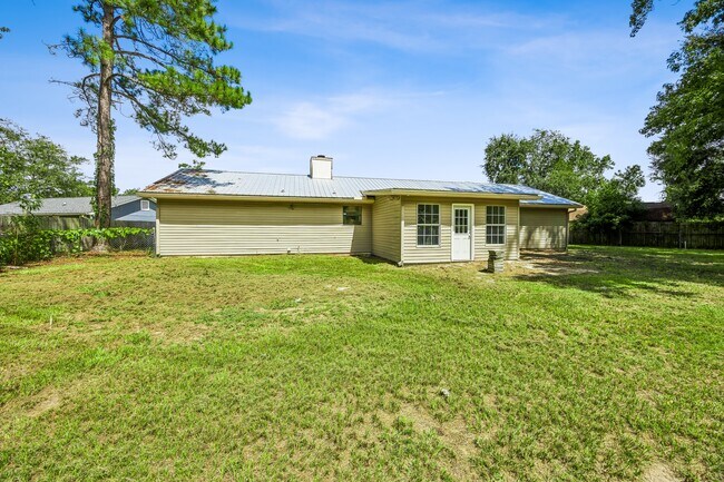 Building Photo - 117 Pinedale Dr