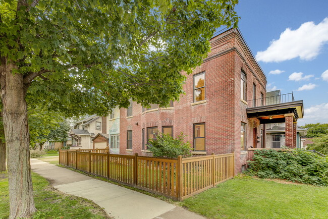 Fenced in side yard - 1322 NE Lowry Ave