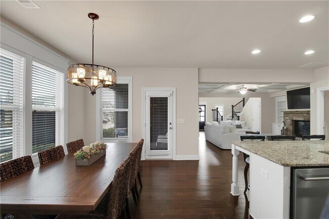 Building Photo - 3000 Smyrna Grove Dr