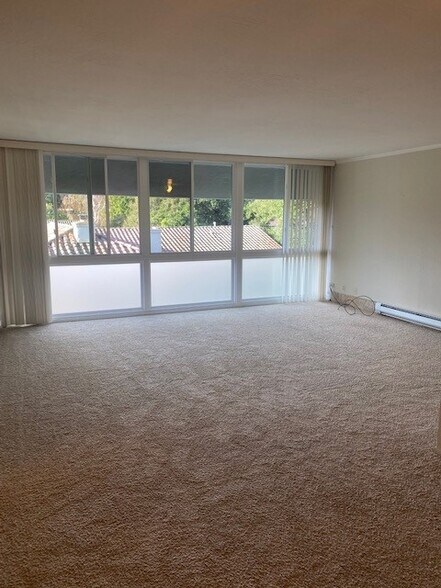 Building Photo - 6 Seville Way
