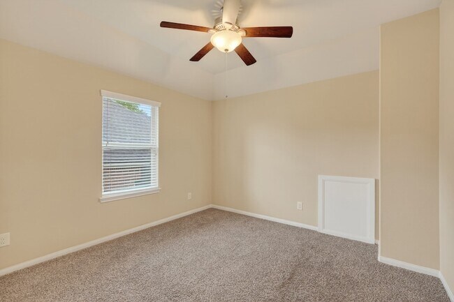Building Photo - 13302 Hidden Valley Dr