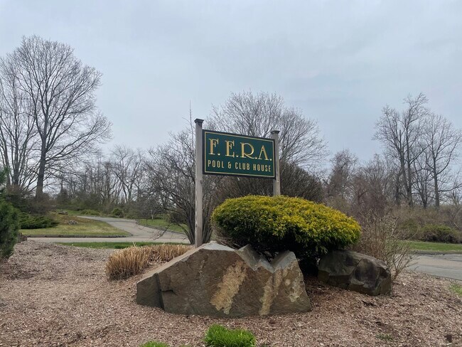 Building Photo - 173 Foxbridge Village Rd