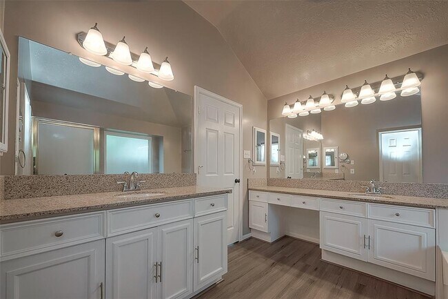 Building Photo - 3118 Watercastle Ct