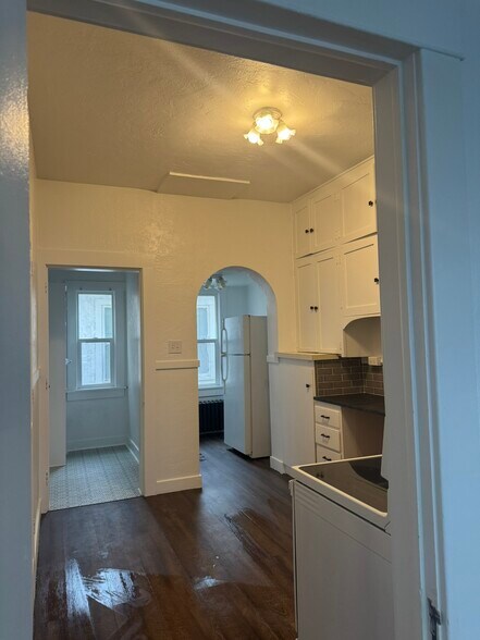 Kitchen & Pantry - 315 W Halliday St