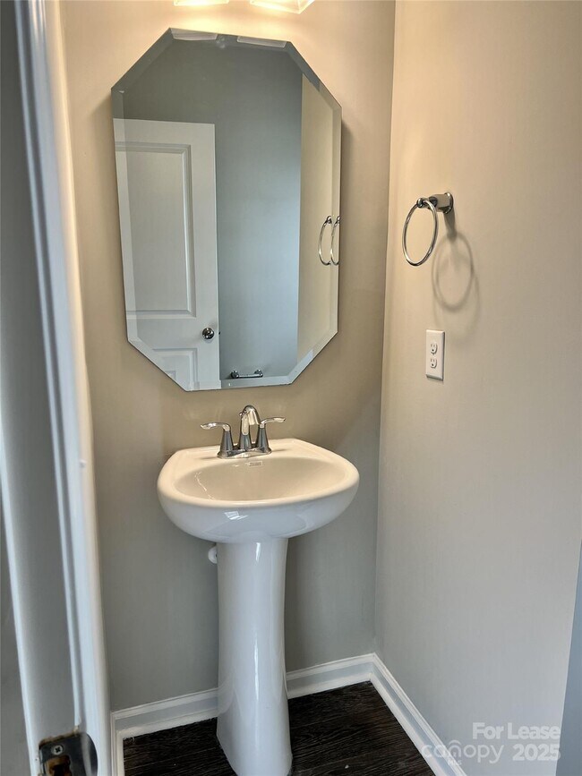 Building Photo - 1006 Creeks Landing Dr