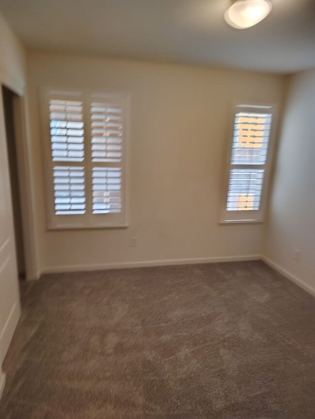 Building Photo - Bonus Office/Den, New Flooring, New Appliance, White Plantation Shutters throughout, Landscaped y...
