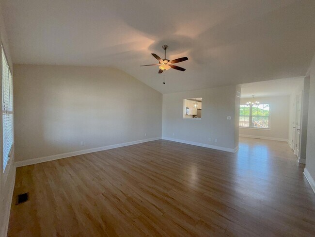 Building Photo - 1140 Orchard Dr
