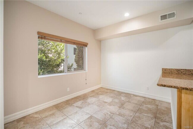 Building Photo - 10808 Kling St