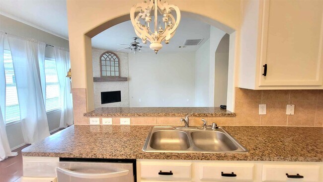 Building Photo - 2105 Kingwood Dr