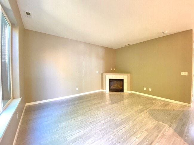 Building Photo - Stylish 3BR near Progress Ridge – Includes $500 Monthly Credit