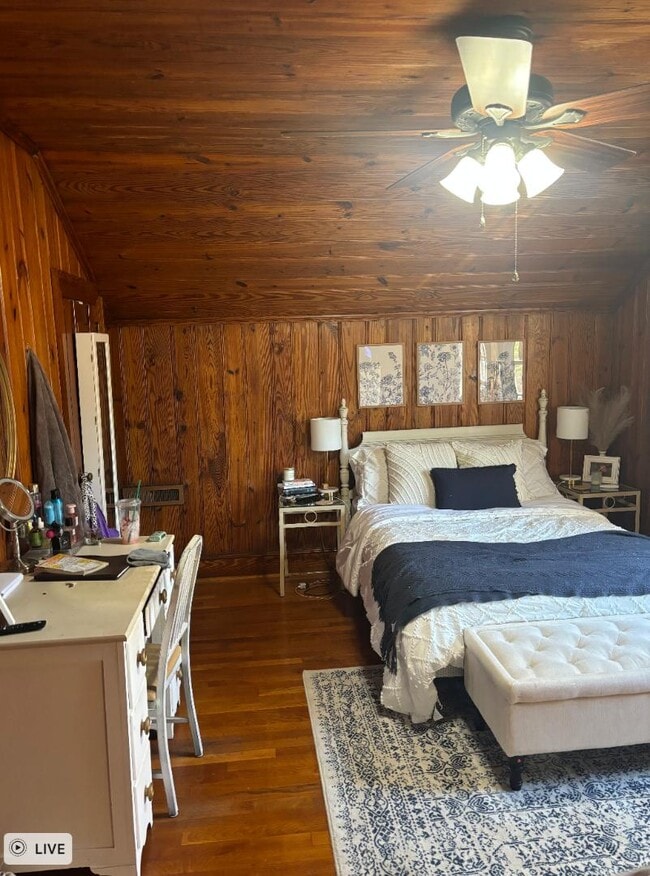 Building Photo - 407 Lewis St