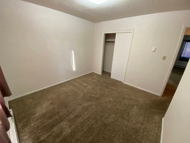 Building Photo - 810 Mary Anne Dr