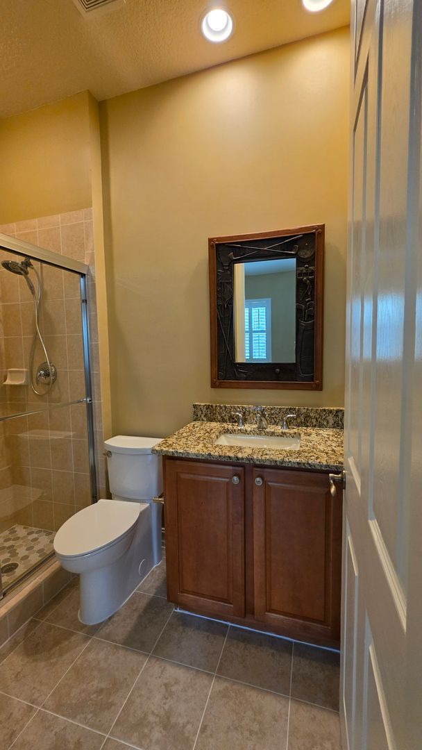 Building Photo - 3 bedroom 3 bathroom 2 car garage townhome in Mission Inn.