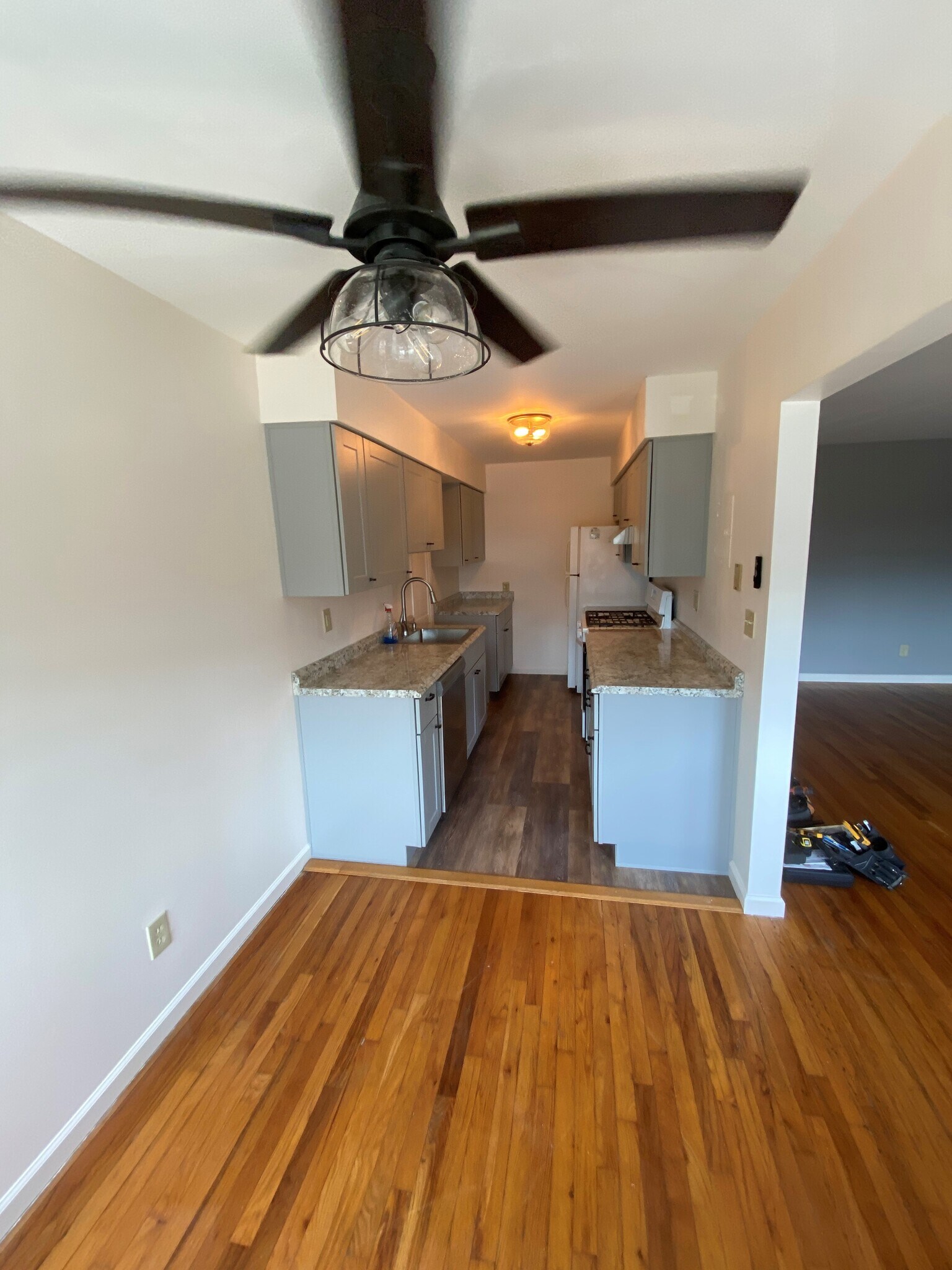 Building Photo - 6 Colonial Rd