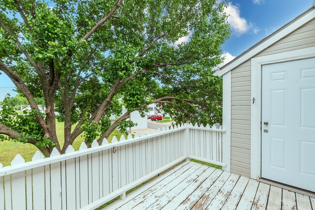 Building Photo - 2 Bed 2 Bath condo in great location!