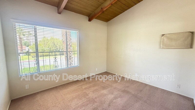 Building Photo - 550 El Cielo Rd