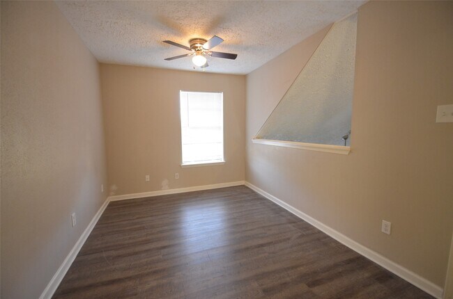 Building Photo - 1902 Whitebriar Dr