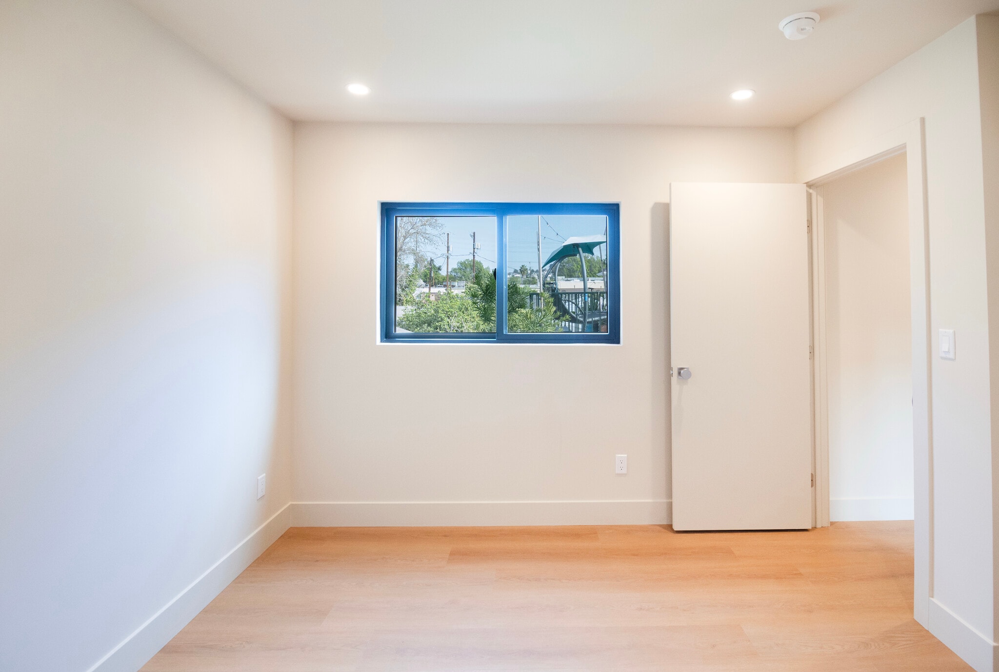 Building Photo - 4541 1/2 Melbourne Ave