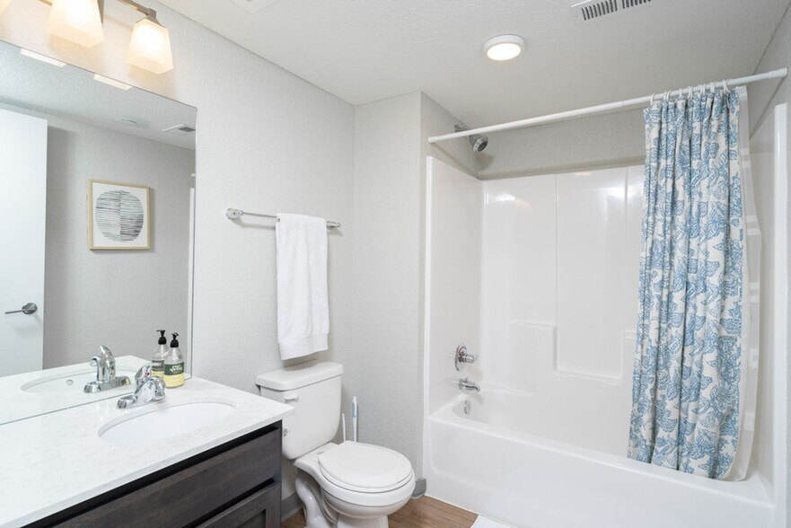 Interior Photo - Arabella: 200 W 1st St - Cedar Falls