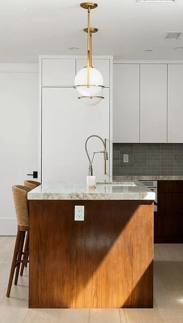 Building Photo - Coastal Luxury Retreat in the Heart of Corona del Mar Village-Available for Monthly Executive and...