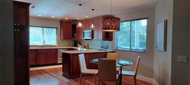 Building Photo - 6688 Via Regina