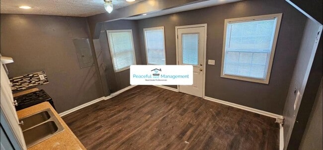 Building Photo - 902 Lawyers Ln