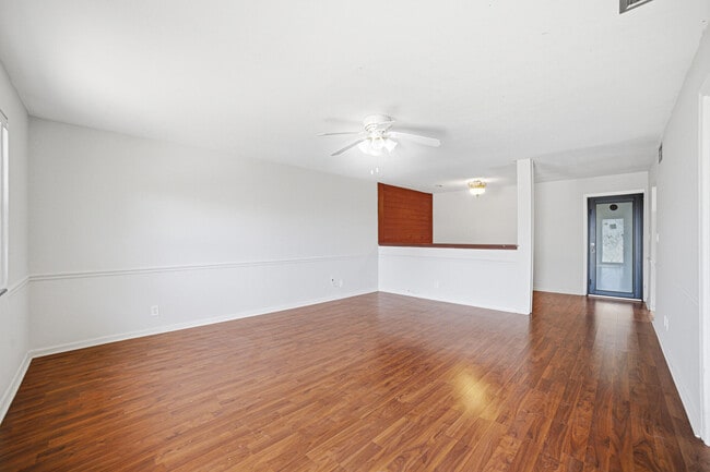 Building Photo - 2895 Via Del Lago