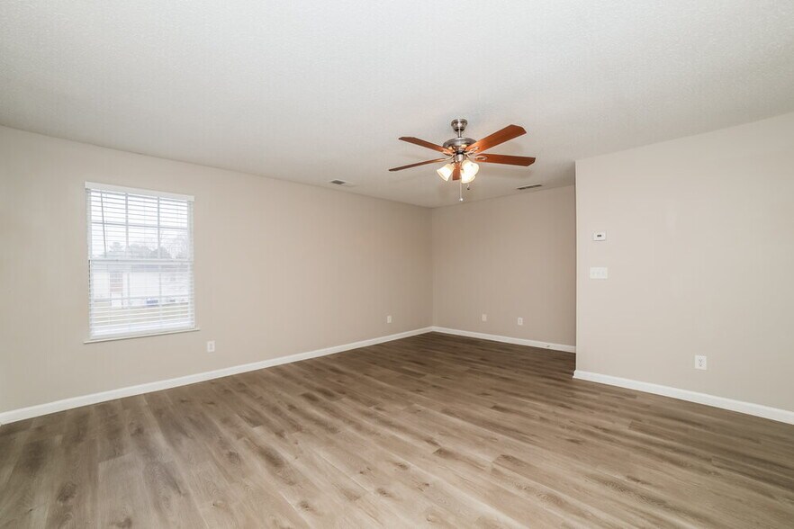 Building Photo - 1036 Sycamore Ln