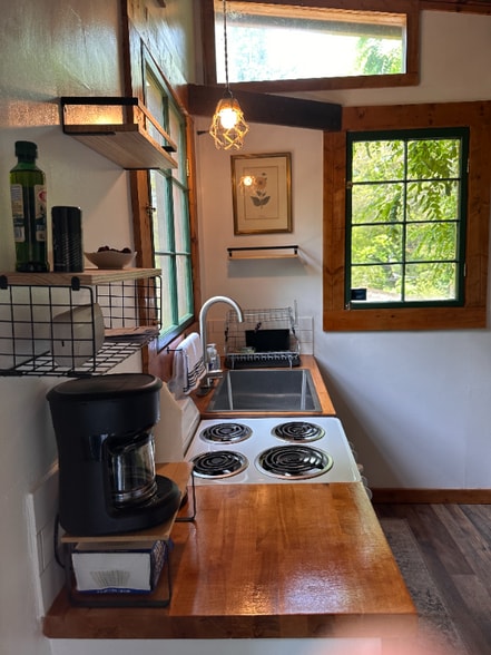 Building Photo - 224 E Deep Creek Rd