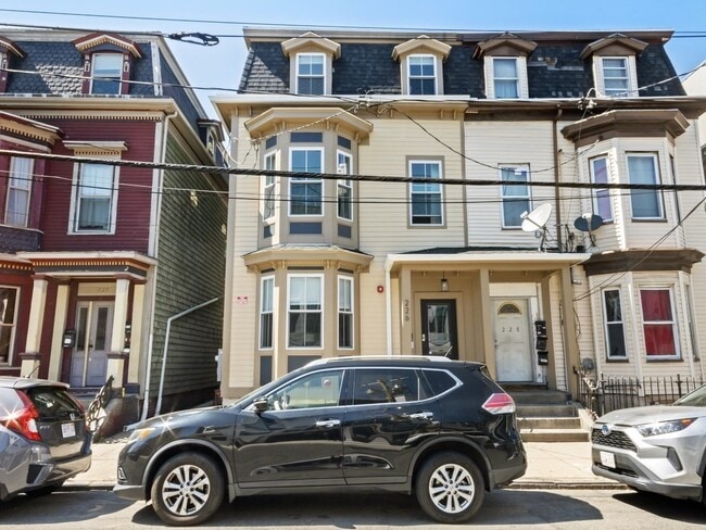 Primary Photo - 225 Saratoga St