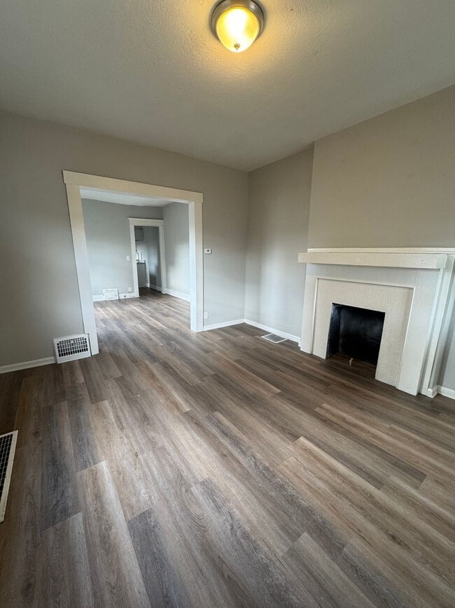 Building Photo - 421 Pritz Ave