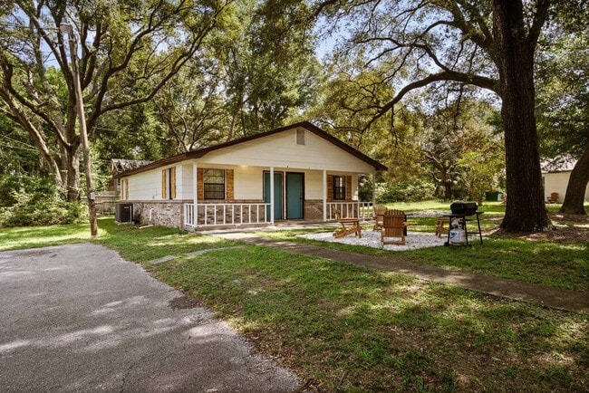 Building Photo - 2001 N 61st Ave