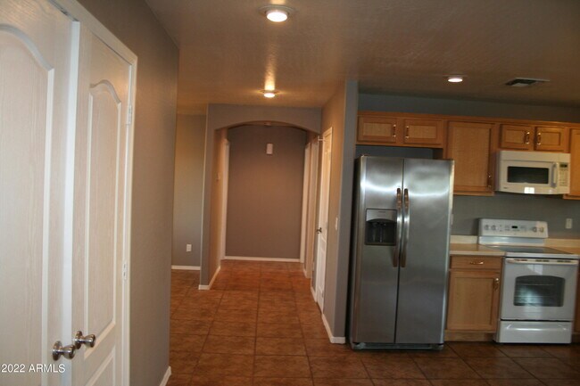 Building Photo - 11207 W Hopi St