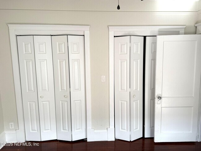 Building Photo - 2116 Herschel St