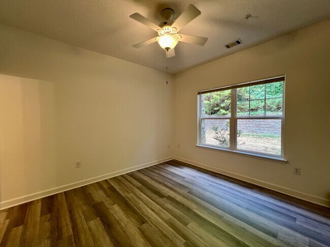 Building Photo - 3-Bed, 2-Bath Condo with Garage! One month...