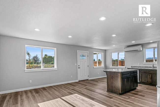 Building Photo - Brand New Willow Bend Estates in Snyder Creek Central Point Marketing Description