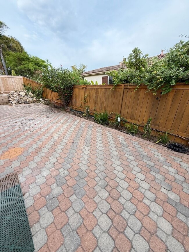 Building Photo - 4 Bed/3 Bath Home for Rent in Carmel Valley!