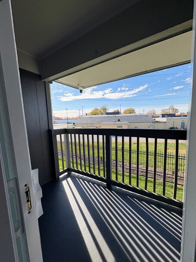 Building Photo - Remington On Rockville Living